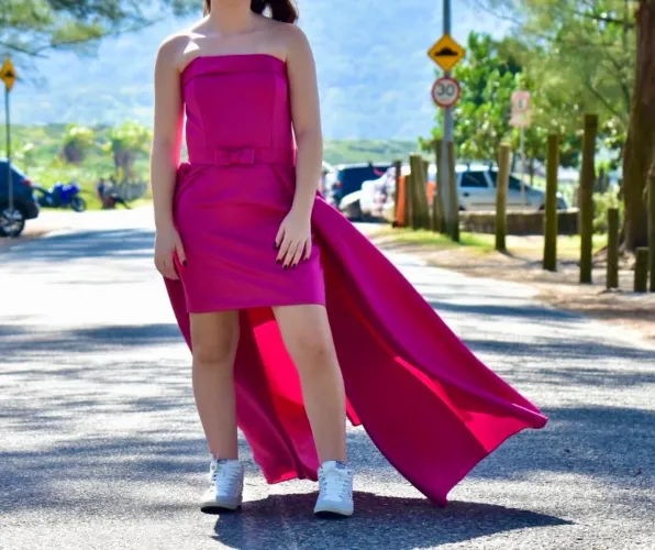 Vestido 2 em 1 tomara que caia com calda removível!