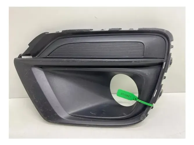 Moldura Farol Auxiliar Gm Tracker 2017 A 2019 Dir Sem Friso