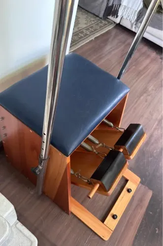 Equipamento de pilates chair