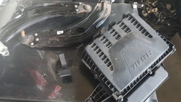 Filtro de ar e tranca do capo par dê leque fiat argo