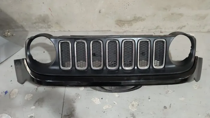 Grade com moldura do parachoque dianteiro Jeep Renegade flex 2015 á 2018.