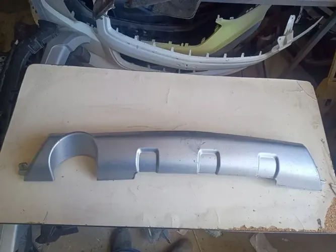 Saia para-choque traseiro Sandero Stepway 2008 a 2013