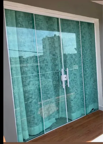 Portas de vidro temperado para área externa 