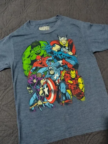 camiseta Avengers Tam 10 anos