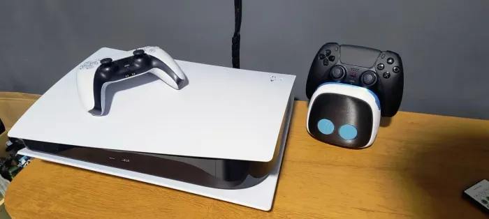 PS5 com 1 manete Branca semi novo Pouco Usado