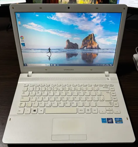 NoteBook SAMSUNG branco super novo