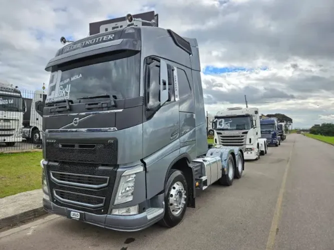 Volvo FH 540 6x4 Bug Leve Mola Ano 21 Teto Alto Automático Globetrotter Buzina marítima