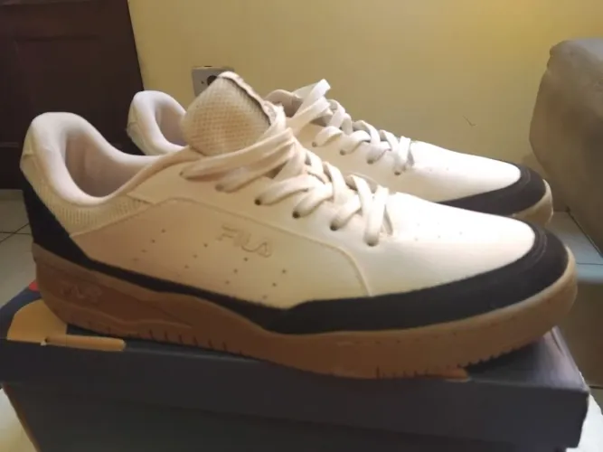Tênis Fila Casual Bege com Detalhes