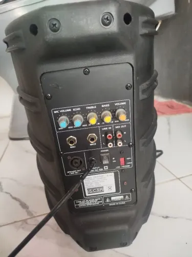 Caixa de som profissional 
