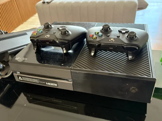 Xbox one 2 controles + 6 jogos (JOGOS RAROS)