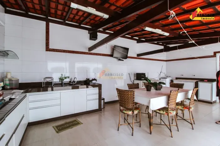 Casa para aluguel, 4 quartos, 1 suíte, 2 vagas, Centro - Divinópolis/MG