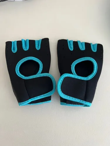 Luvas de Neoprene com Design Moderno - Nova sem uso