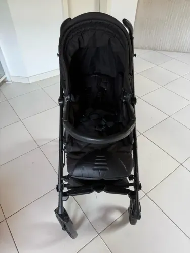 Carrinho de Bebê conforto Pegpérego dobrável - Preto - Usado