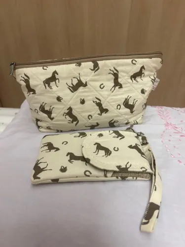 Kit Necessaire e Carteira Estampada Cavalos