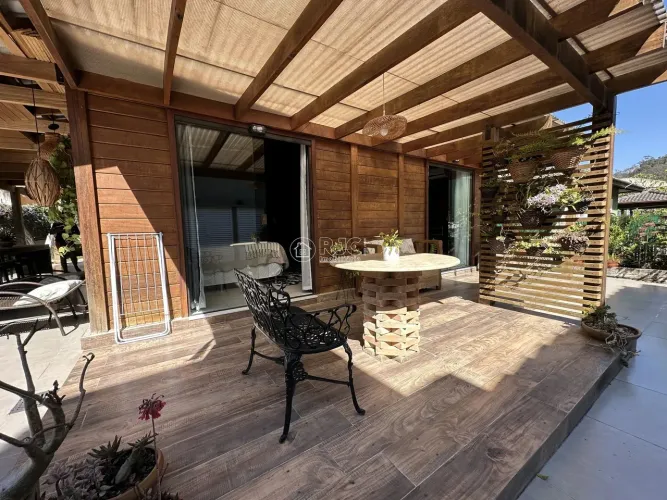 Imóvel para venda possui 193 metros quadrados com 2 quartos em Vargem Grande - Teresópolis