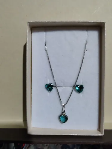 Conjunto de colar e brincos de prata