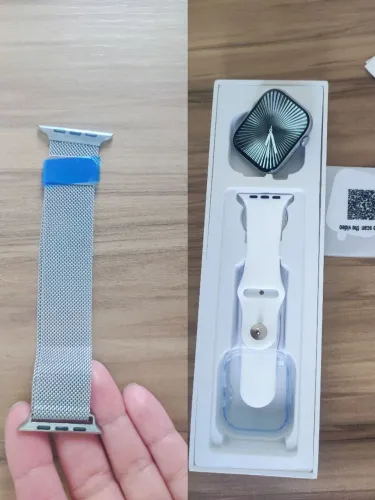 Smartwatch com Pulseira de Aço e Silicone