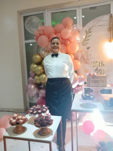 Garçom e garçonete promoçao apoio tbm