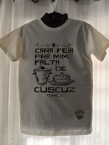 T- Shirt unissex tecido em  algodão. M e P grandes.