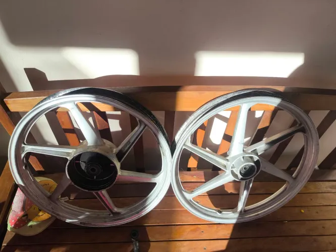 Roda de liga seis palito pra moto 