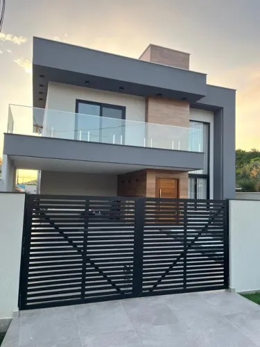 Casa 4 suítes em condomínio no centro de Maricá