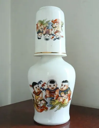 Moringa de porcelana antiga