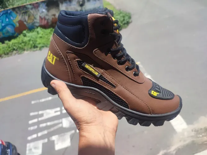 Bota Caterpillar Marrom 