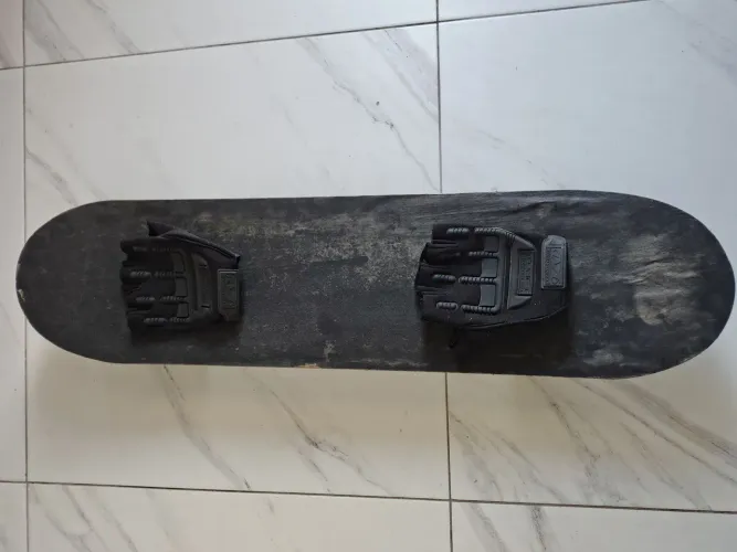 Skate infantil Usado Completo com Luvas de Proteção