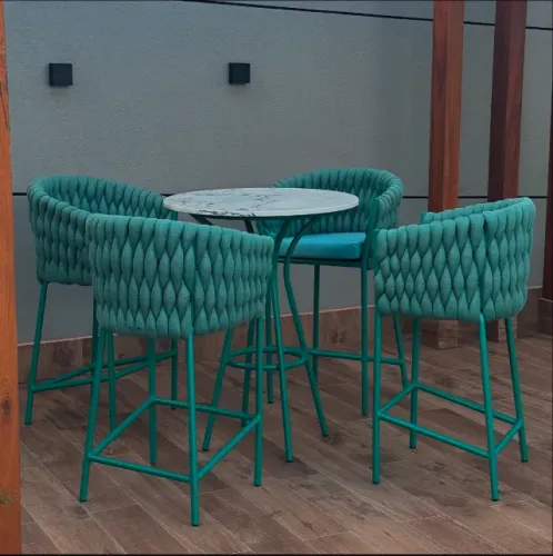 CJ BISTRÔ COM 4 BANQUETAS DE TRICÔ