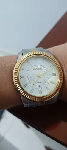 Relógio Seculus Dourado e Prata Elegante