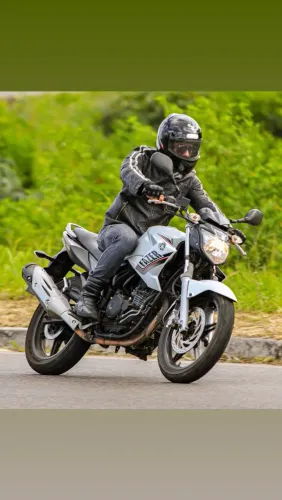 Yanaha Fazer 250 (2015)