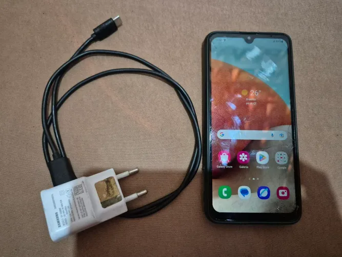 Samsung galaxy A32 4G - 2 anos de uso e algumas marcas de uso e trincados na tela.