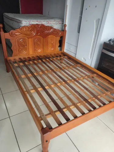 CAMA CASAL DE MADEIRA MACIÇA SEMI NOVA R$420 ENTREGA GRÁTIS
