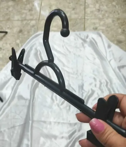 35 Cabides de saia e calça e bermuda com prendedores 