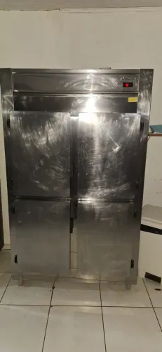 Geladeira comercial 4 portas Gelopar