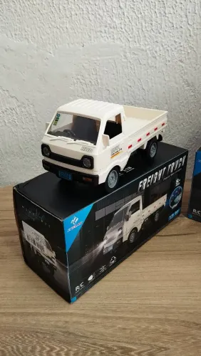 Caminhão de controle remoto novo! Ótimo presente para o fim de ano