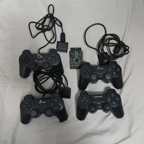 4 controles paralelos de PS2