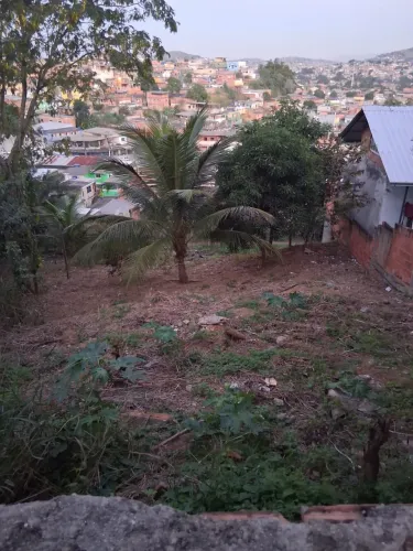 TERRENO COM ÁREA CONSTRUÍDA