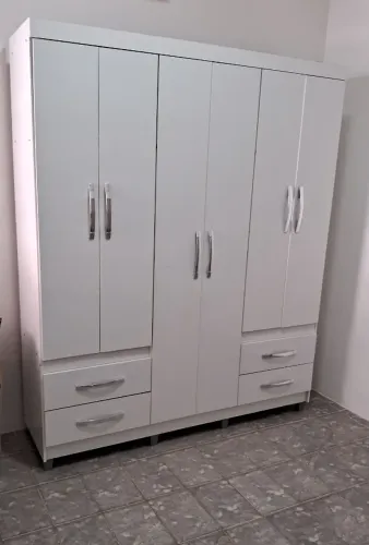 Guarda Roupas e cômoda 