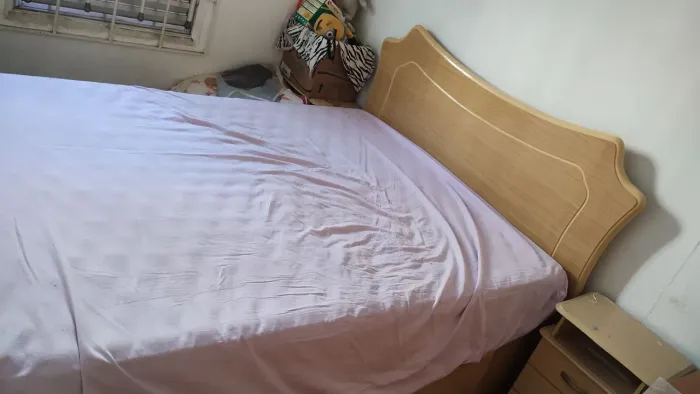 Cama e colchão com gavetas 