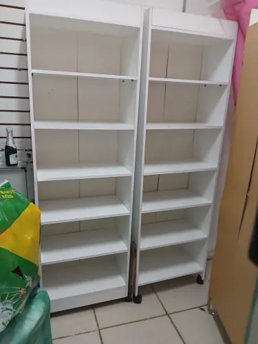 Estante com 6 prateleiras