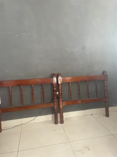Cama de solteiro usada madeira maciça