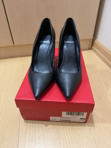 Scarpin Carrano couro