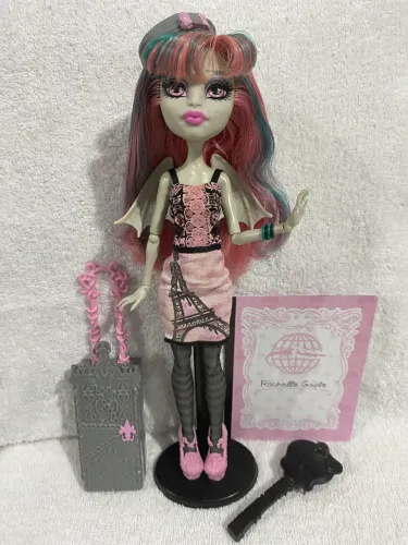 RESERVADA Monster High Rochelle Goyle Scaris Cory of Frights