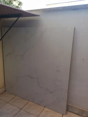 3 peças de porcelanato de 100cm