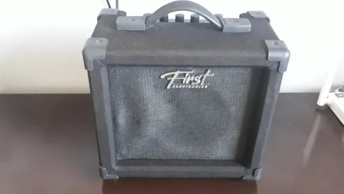 Amplificador cubo guitarra