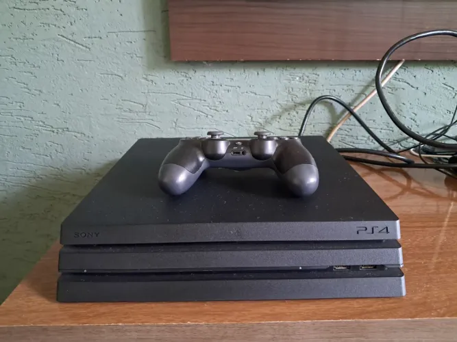 Vendo play station 4  por 1700,00 em ótimo estado usado