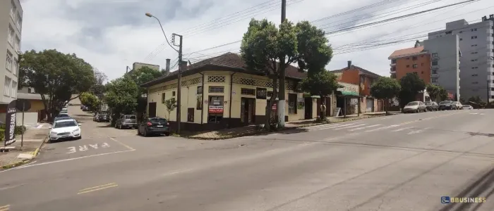 Prédio à Venda com 4 salas alugadas, ótimo terreno - Caxias do Sul/RS