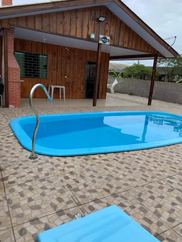 Casa com piscina aquecida em Guaratuba