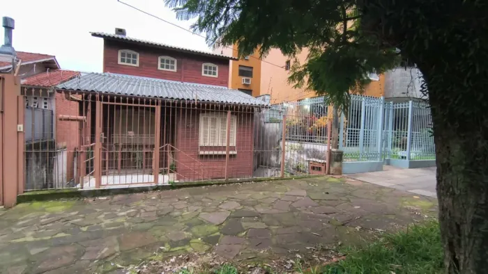 Terreno à venda em Porto Alegre, Petrópolis, 327m²